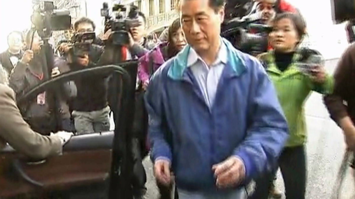 Leland Yee leaves the federal building in San Francisco, Wednesday, March 26, 2014.