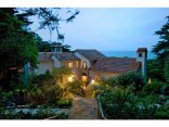 A Romantic Villa in Carmel Highlands 