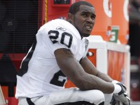Raiders' McFadden Out With Knee Injury