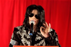 Michael Jackson Sells Out 50 Concerts in Hours