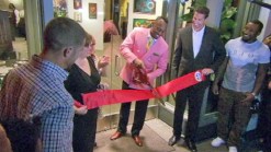 49er Vernon Davis Opens Art Gallery In Santana Row