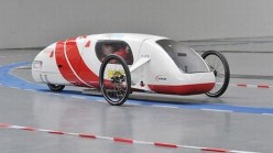 This Electric Car Recharges Itself Right From the Road