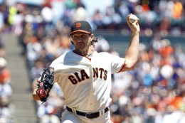 Images: Giants Beat Cubs, 2-0