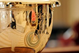 the_presidents_cup_golf_trophy