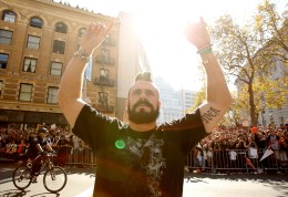 Brian Wilson Buys Lunch for the Masses