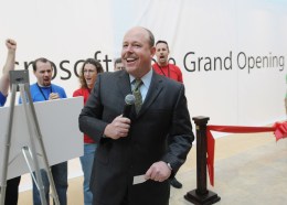 Microsoft Exec Calls iPhone 4 Apple's Vista