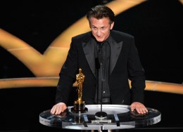 Penn Pleas for Gay Rights, Rourke at Oscars