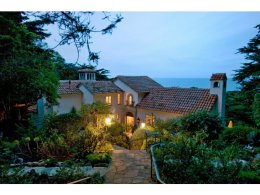 A Romantic Villa in Carmel Highlands 
