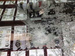 Smash and Grab Jewel Theft in Newark