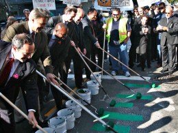 San Francisco Cyclists Get Mixed Traffic Signals