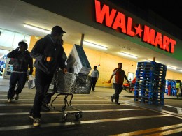 Wal-Mart Moves Into Netflix's Neighborhood