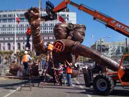 Towering Buddha Sets Up Shop in the City