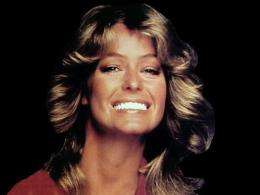 Smithsonian Pays Tribute to Farrah and Her Iconic Red Swimsuit
