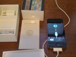 Apple's New iPhone4 Ships Early