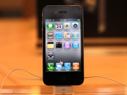 Bad Reception Now Built-In to New iPhone