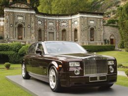 Rolls-Royce Plans to Go Electric