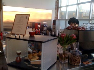 Blue Bottle Finally Gets Up Early for Oakland