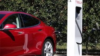 Tesla, China Unicom Plan 400 Electric Car Charging Stations
