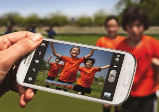 Samsung Galaxy S III Sees, Hears and Replies to You