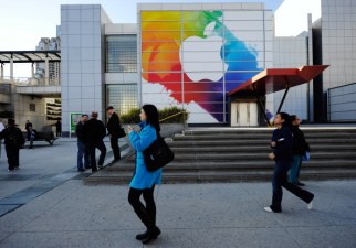 Apple Employees Get Swag