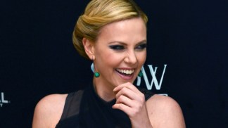 Charlize Theron Stuns at "Snow White & the Huntsman" Premiere