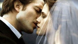 RPatz, KStew on Their Steamy "Breaking Dawn" Sex Scene