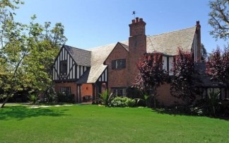 Dan Castellaneta Voice of "Homer Simpson" Selling SoCal Digs 