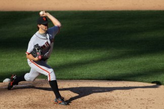 Giants Win First Game of Season (Images)