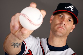 Raw Video: Braves' Pitcher Tim Hudson