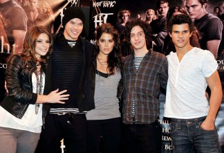Photos From the Red Carpet: "Twilight" Cast