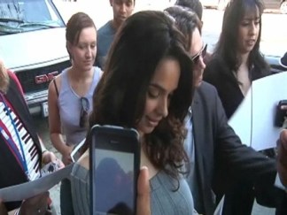 Bollywood Beauty Tames Twitter