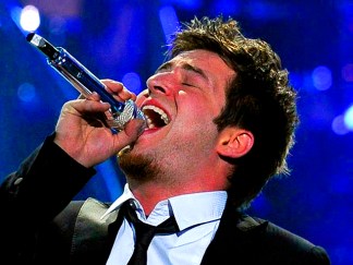 Stars Salute Simon as "Idol" Crowns Upset Winner