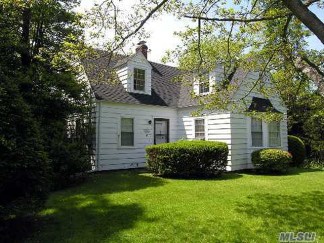 Snooki & JWoww Looking at Another Party Pad in East Setauket, NY