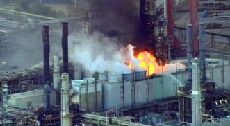 Raw Video: Chevron's Richmond Refinery Burns