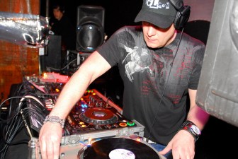 DJ Icey Heats Up White Party