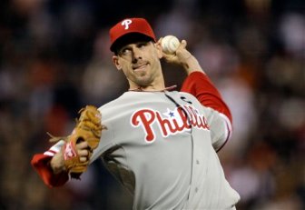 Lee Cuts Down Giants in Phillies Debut
