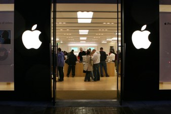 Can't Get Thrown Out of Apple Store
