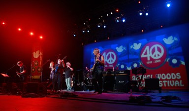 Jefferson Starship Headlines New Rrazz Room