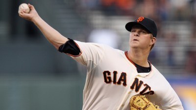 Cain Helps Giants Take Series From Phillies