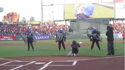 Blue Man Group Does National Anthem at AT&T