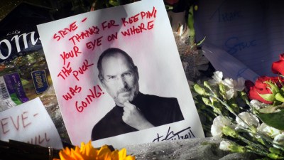 Jobs Himself Makes Moment at Memorial