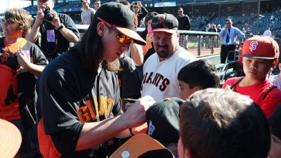 Lincecum Has Stiff Back, Not an 'Issue'