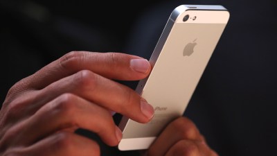 Apple Exec Says No Cheap iPhone