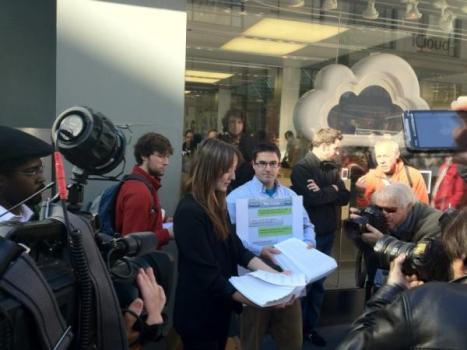 'Ethical iPhone' Protests at Apple Stores