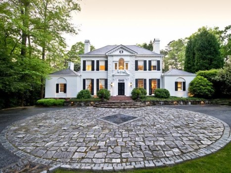 Sweet Home: $2.795M For A Southern Manor