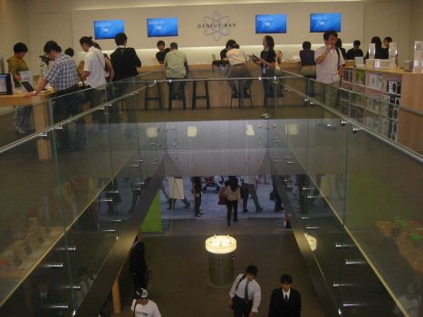 Tokyo Apple Store Turns Into Makeshift Gathering Place