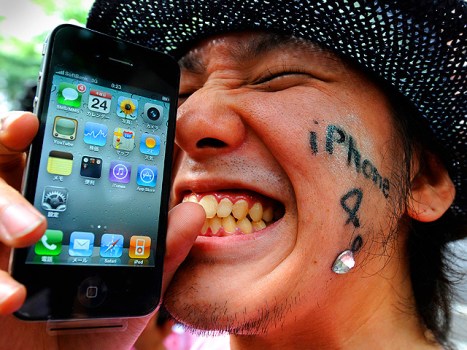 Samsung Ad Attacks Apple Cult