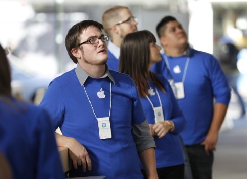 Apple Employee Breaks Code of Silence