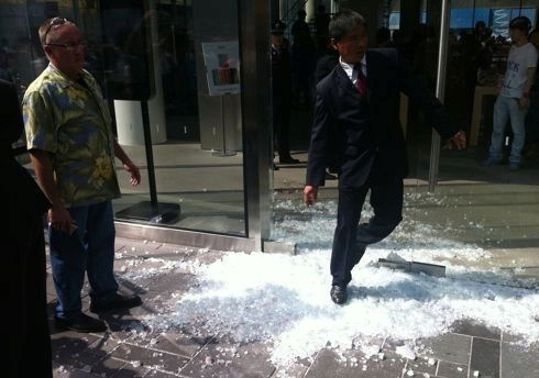 Scalpers Smash Apple Store Window in China