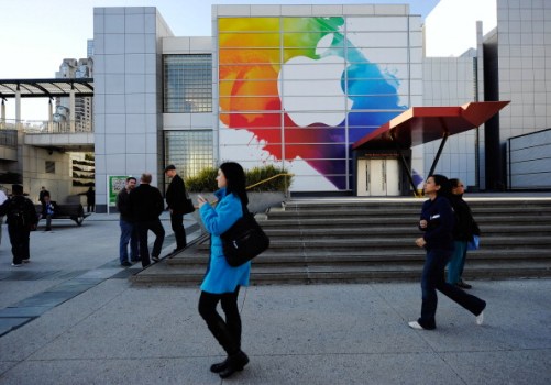 Apple Employees Get Swag